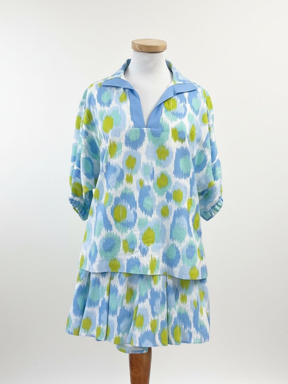 Emily McCarthy blue & lime Poppy shorts set, size S